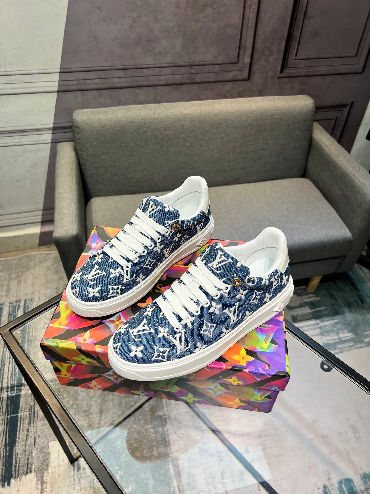 Men's Men's Shoes 💰540 LV Louis Vuitton. The latest fashionable casual shoes are popular in physical stores. The new spring and summer comfortable imported custom patent leather plus cowhide, cowhide mesh, and unique jacquard fabric element design. With sheepskin lining, Lv original base, [sun][sun] high-end packaging and high quality💪Details determine quality, welcome to compare🇮🇹Code number 38-44, 45 can be customized